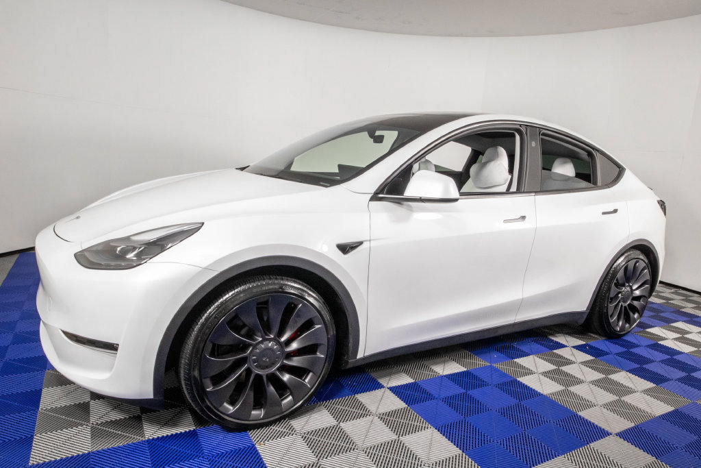 Used 2025 Tesla Model Y Performance AWD/4WD image 1