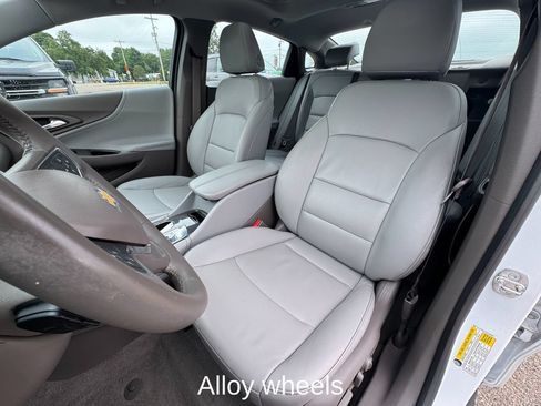 Used 2017 Chevrolet Malibu LT w/ Leather Package FWD image 13