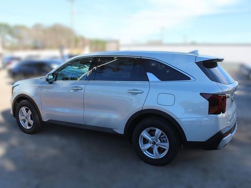New 2026 Kia Sorento LX FWD image 13
