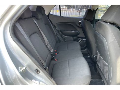 Used 2021 Hyundai Venue SE FWD image 19