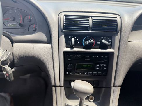 Used 2004 Ford Mustang Convertible RWD image 14