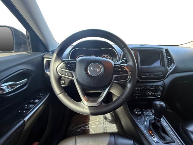 Used 2019 Jeep Cherokee Latitude Plus AWD/4WD image 14