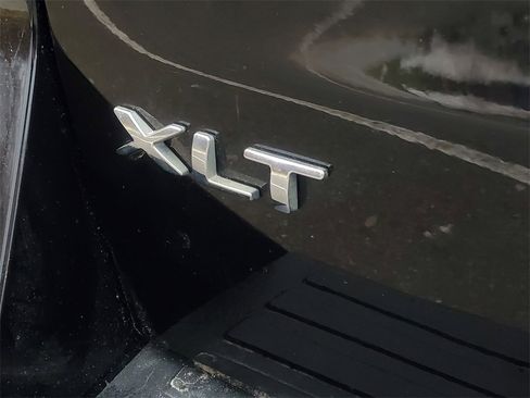 Used 2022 Ford Expedition XLT image 6