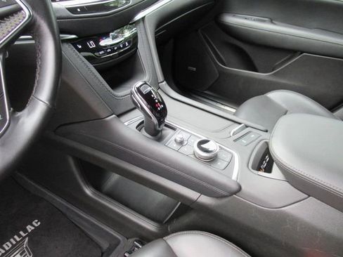 Used 2024 Cadillac XT5 Sportv w/ LPO, Floor Liner Package AWD/4WD image 16