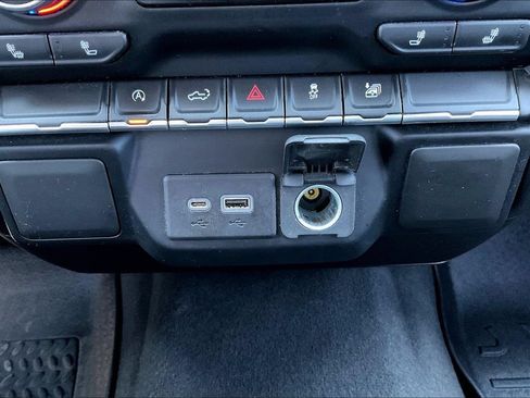 Used 2021 Chevrolet Silverado 1500 LT AWD/4WD image 15