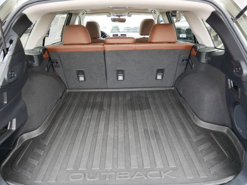 Used 2018 Subaru Outback 2.5i Touring AWD/4WD image 18