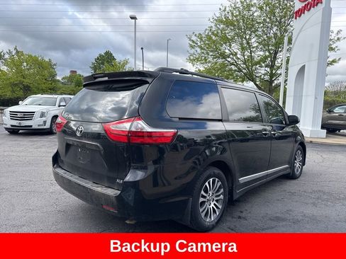 Used 2018 Toyota Sienna XLE w/ XLE Navigation Package FWD image 7