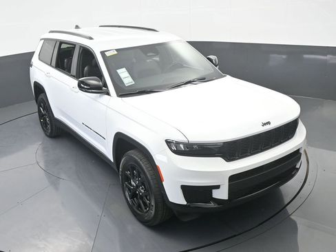 Used 2025 Jeep Grand Cherokee L Laredo image 46