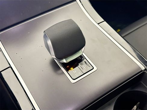 New 2026 Land Rover Range Rover Velar Dynamic SE image 16