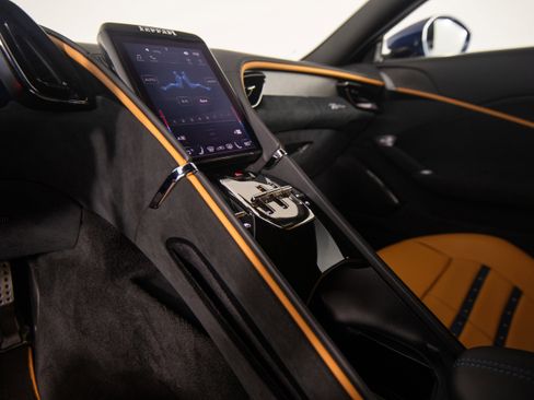 Certified 2021 Ferrari Roma RWD image 15