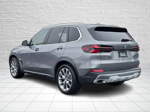 Used 2024 BMW X5 xDrive40i w/ Executive Package image 4