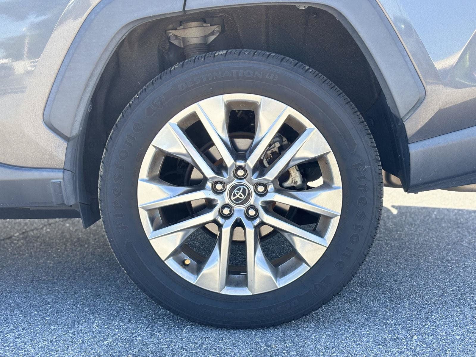 Used 2020 Toyota RAV4 XLE Premium FWD image 9