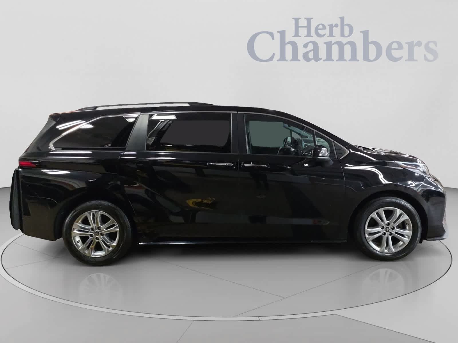Used 2022 Toyota Sienna XSE w/ XSE Plus Package AWD/4WD image 12