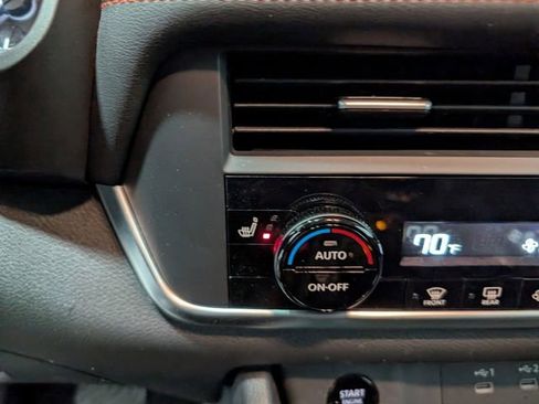 Used 2025 Nissan Rogue SV image 22