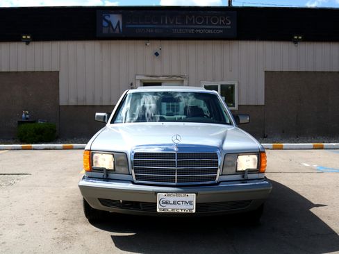 Used 1990 Mercedes-Benz 300 SE image 2