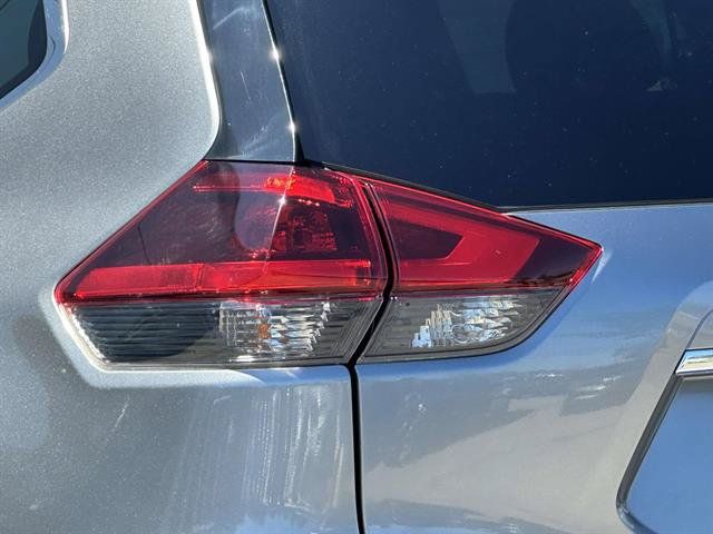 Used 2018 Nissan Rogue S w/ S Value Package AWD/4WD image 31