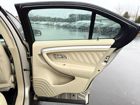 Used 2018 Ford Taurus SEL w/ Equipment Group 201A image 20