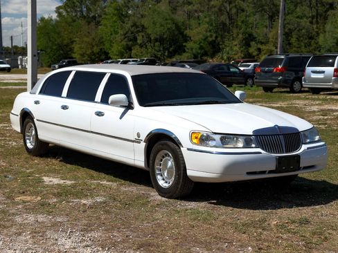 Used 1999 Lincoln Town Car Executive image 17