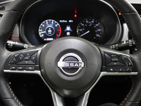Used 2023 Nissan Kicks SR w/ SR Premium Package FWD image 7
