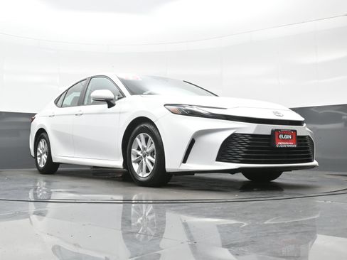 Used 2025 Toyota Camry LE FWD image 26