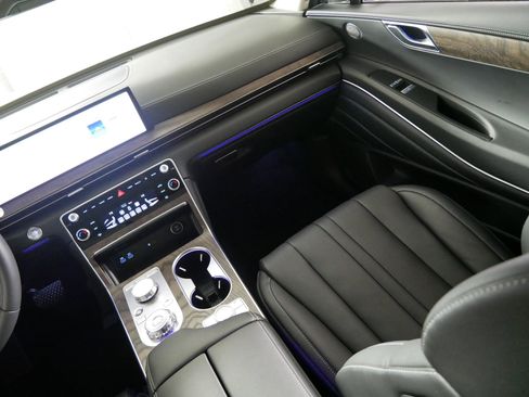 Used 2025 Genesis GV80 2.5T Select image 11