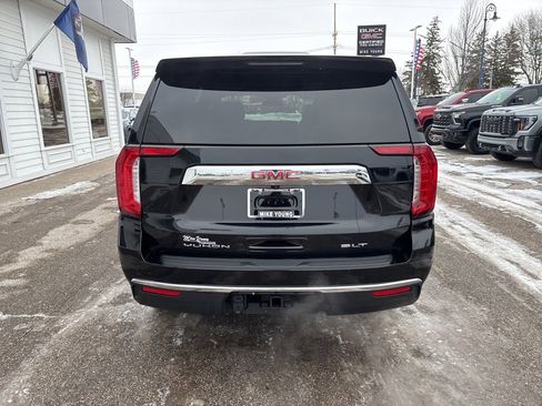 Used 2023 GMC Yukon SLT w/ SLT Premium Package image 6