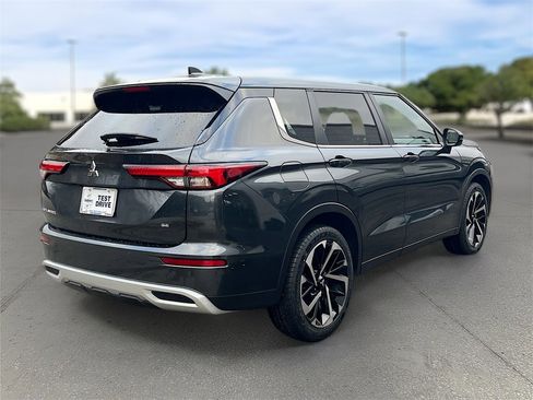 Used 2024 Mitsubishi Outlander SE image 7