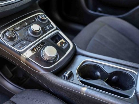 Used 2015 Chrysler 200 Limited w/ Convenience Group FWD image 24