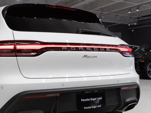 Certified 2026 Porsche Macan AWD/4WD image 32