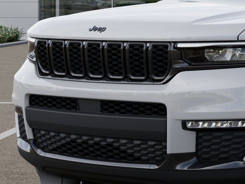New 2025 Jeep Grand Cherokee L Limited w/ Black Appearance Package AWD/4WD image 31