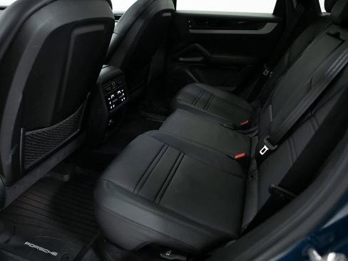 Certified 2024 Porsche Cayenne Coupe image 29