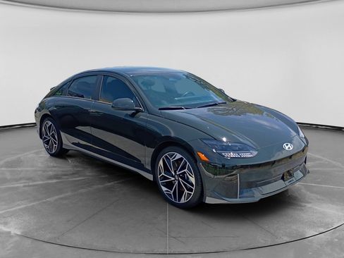 Used 2023 Hyundai Ioniq 6 SEL AWD/4WD image 2