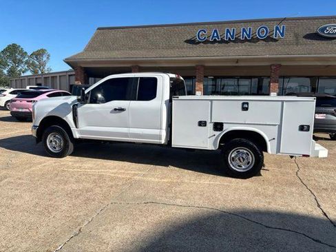 Certified 2023 Ford F250 XL w/ XL Chrome Package AWD/4WD image 3