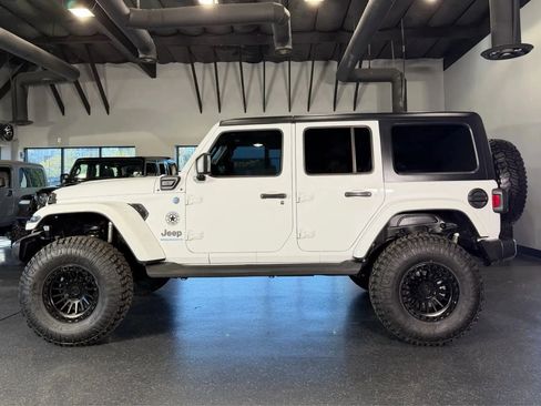 Used 2024 Jeep Wrangler Unlimited image 8