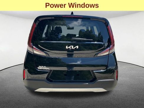 Used 2025 Kia Soul LX w/ LX Technology Package FWD image 11