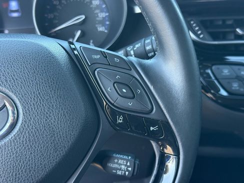 Used 2020 Toyota C-HR Limited image 18