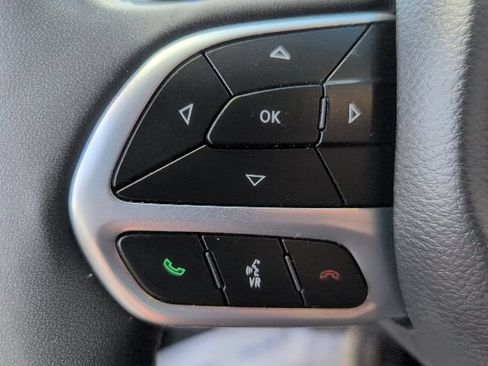 Used 2023 Chrysler Pacifica Touring-L FWD image 24