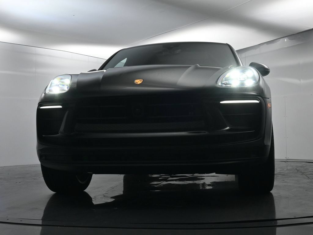 Certified 2025 Porsche Macan AWD/4WD image 55