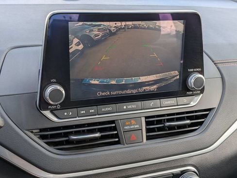 Used 2022 Nissan Altima 2.0 SR FWD image 12