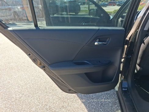 Used 2017 Honda Accord EX-L image 24