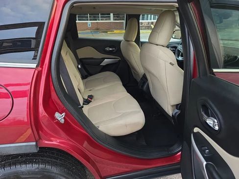 Used 2017 Jeep Cherokee Latitude image 6