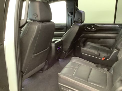 Used 2023 Chevrolet Suburban RST w/ Luxury Package AWD/4WD image 9