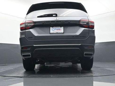 Used 2025 Honda Pilot Black Edition image 10