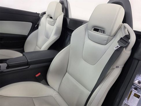 Used 2015 Mercedes-Benz SLK 250 image 12