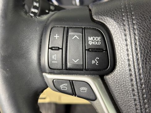 Used 2016 Toyota Highlander Limited image 27