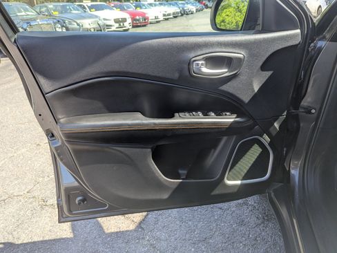 Used 2017 Jeep Compass Limited image 13