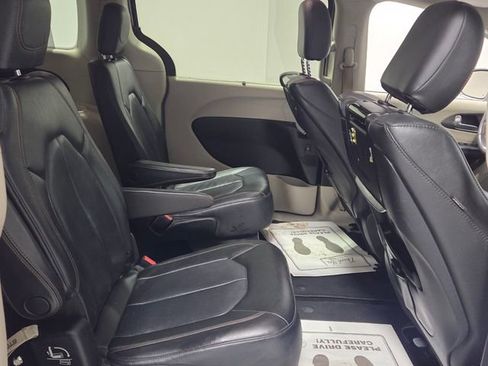 Used 2020 Chrysler Pacifica Touring-L Plus w/ Tire & Wheel Group image 17