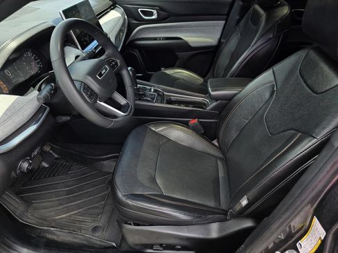 Used 2023 Jeep Compass Latitude w/ Sun and Sound Group AWD/4WD image 12