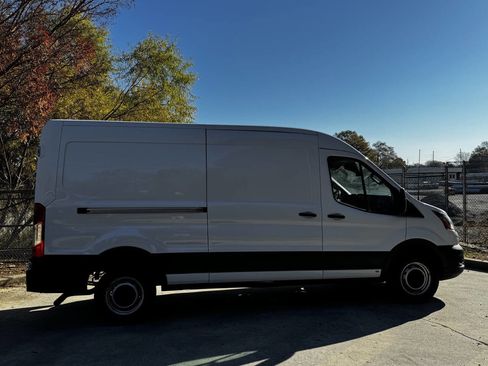 Used 2022 Ford Transit 250 Medium Roof w/ Load Area Protection Package image 4