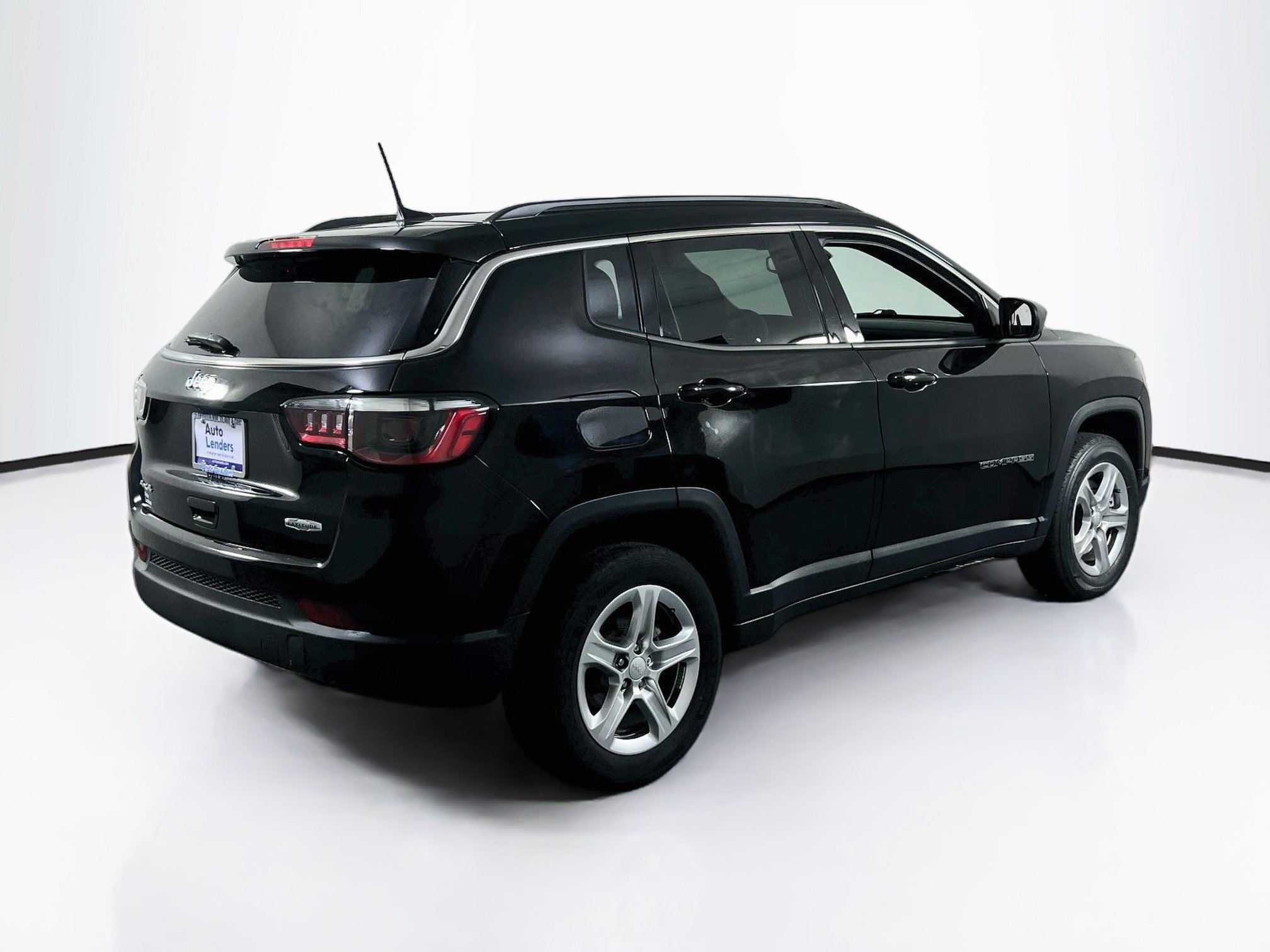 Used 2023 Jeep Compass Latitude w/ Convenience Group AWD/4WD image 5